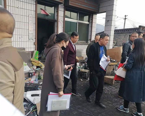 縣委、鎮(zhèn)府領(lǐng)導(dǎo)驗收工程