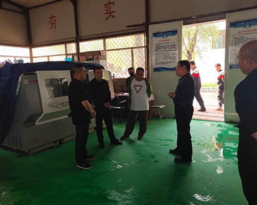 和靈石縣第一職業(yè)高中校領導在校考察