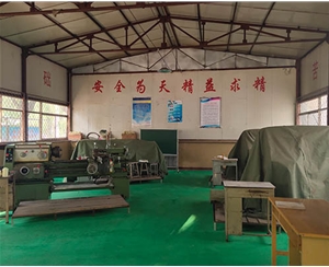 和靈石縣第一職業(yè)高中校領(lǐng)導(dǎo)在?？疾?
                                        class=