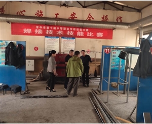 和靈石縣第一職業(yè)高中校領(lǐng)導(dǎo)在?？疾?
                                        class=